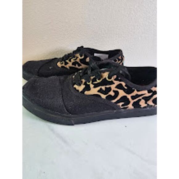 TOMS Black & Leopard Canvas Sneakers- Womens 5- Estimated Retail $50 - Picture 1 of 5